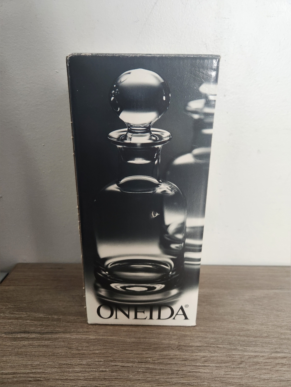 Vintage ONEIDA Classic Simplicity 46 Ounce Decanter